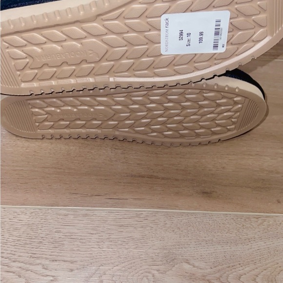 Koolaburra by UGG Victoria Women's Black Suede Boots with Pom Pom Accent NO BOX - Picture 4 of 6